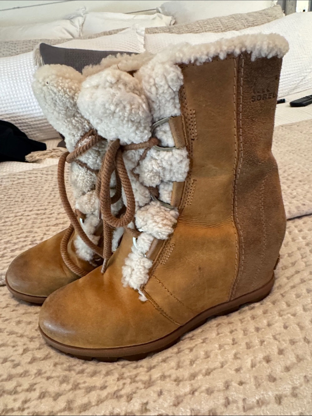 Sorel Women's Tan Suede Shearling Lace-Up Winter Boots 9